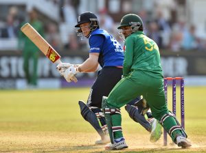 England canter against subdued Pakistan