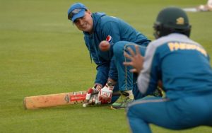 Shape up or ship out, Arthur warns Pakistan players