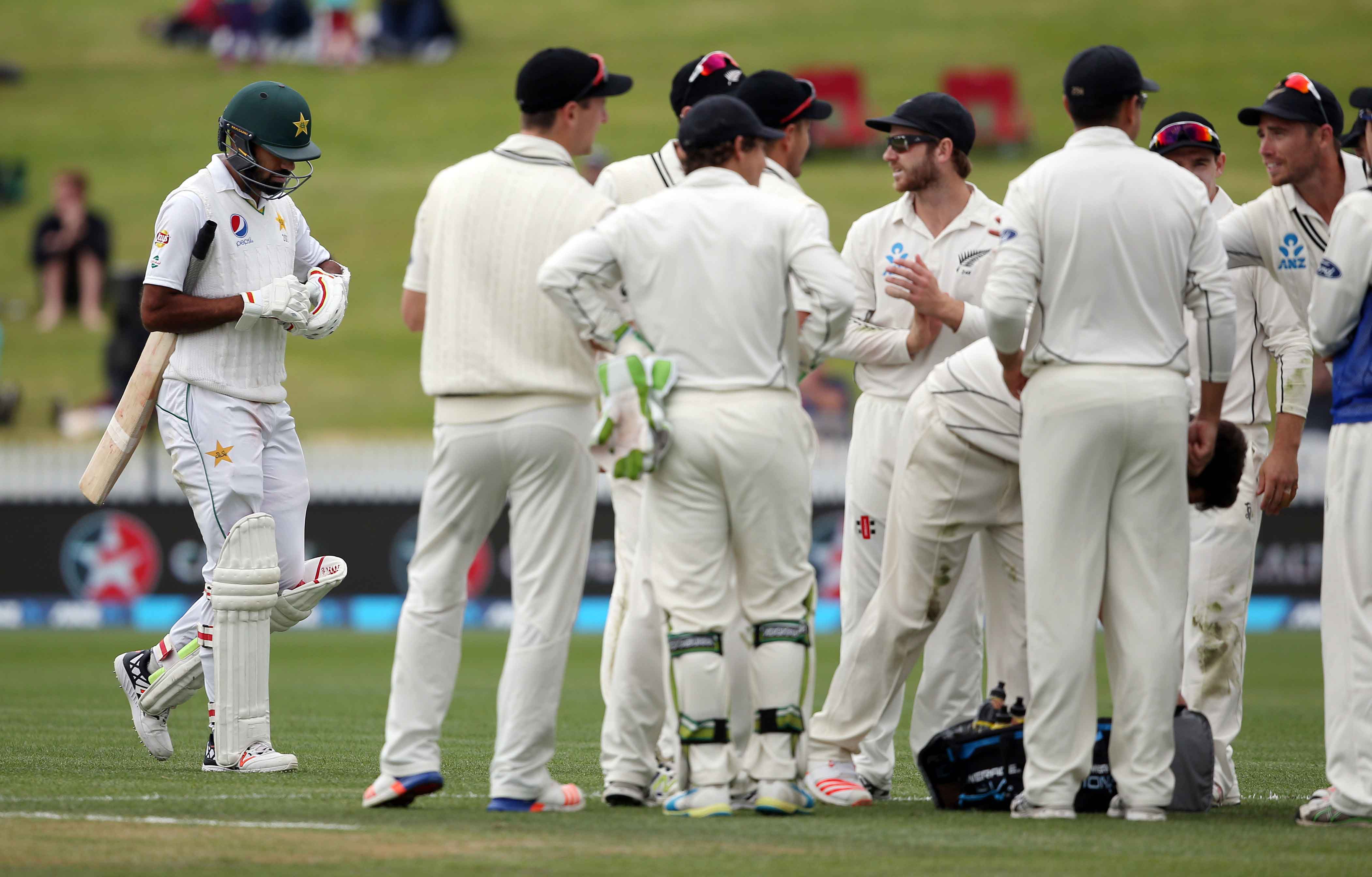 Southee’s six keeps New Zealand in front of Pakistan
