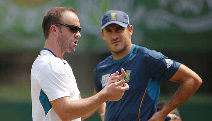 De Villiers steps down as Proteas Test captain