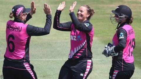 Bates, Devine see New Zealand into women’s tri-series final against England