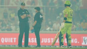 Peter Siddle treated for bushfire smoke inhalation