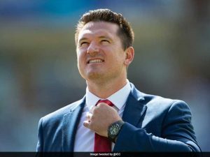 Graeme Smith signs up for full term as CSA director